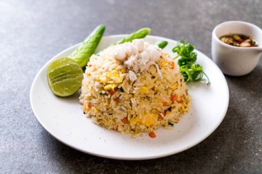 Sebzeli kızarmış pirinç.