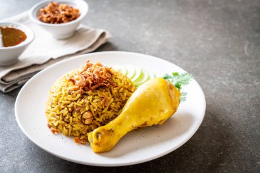 Tavuk - Müslüman gıda tarzı ile Müslüman sarı pirinç