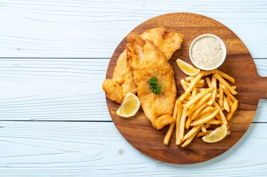 Balık ve patates kızartması. Sağlıksız yiyecekler.