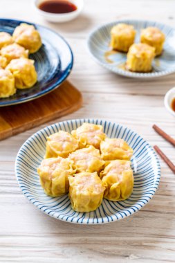 Karides Çince buğulanmış Dumpling sos ile