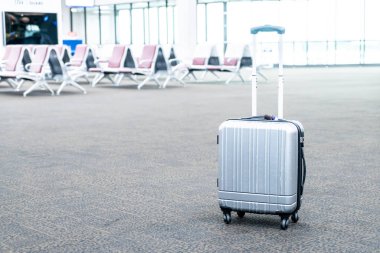 Seyahat bavul Havaalanı Terminal alanı bekliyor