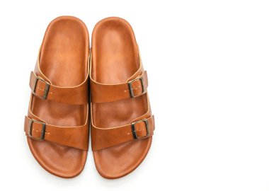 Erkekler beyaz arka plan üzerinde izole sandalet deri