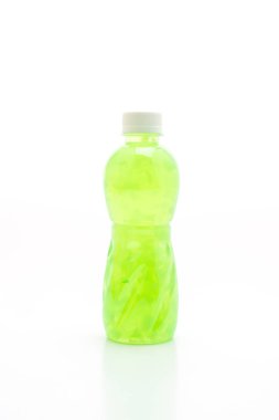 Beyaz arka plan üzerinde izole nata de coco veya Hindistan cevizi jöle ile elma suyu