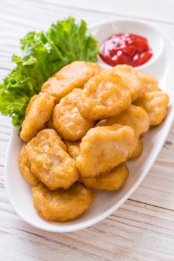 Soslu tavuk nugget, sağlıksız yemek.