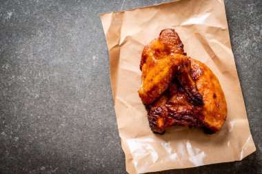 Masada ızgara ve ızgara tavuk.