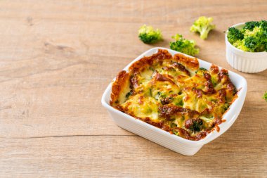Peynirli fırında karnabahar ve brokoli graten