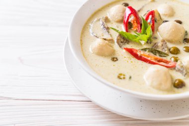 Balık top - Tay gıda ile yeşil köri