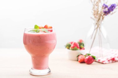 çilek smoothies milkshake cam