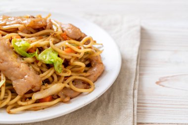 tavada kızartılmış yakisoba noodle pork - Asya gıda tarzı ile