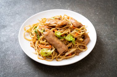 tavada kızartılmış yakisoba noodle pork - Asya gıda tarzı ile