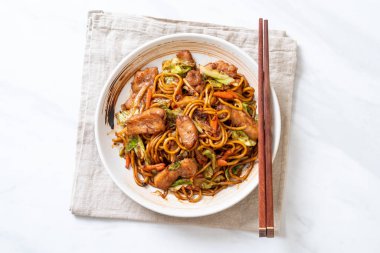 tavada kızartılmış yakisoba noodle pork - Asya gıda tarzı ile