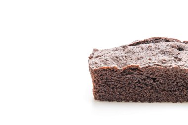 Beyaz arka planda izole çikolatalı kek.