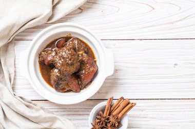 herb - Phuket Tayland geleneksel gıda tarzı ile domuz eti güveç