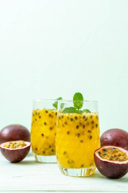 taze ve buzlu meyve suyu - sağlıklı içecek