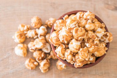 Patlamış Mısır ile karamel kase