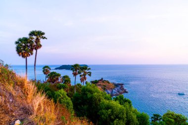 Phromthep Cape bakış açısıyla güzel günbatımı alacakaranlık gökyüzü Phuket, Tayland - işleme tarzı filtre efekti
