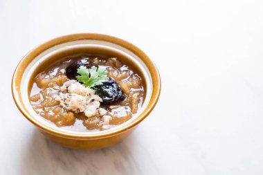 Yengeç kase kırmızı et suyu çorbası kızarmış balık Maw