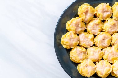 Karides Çince buğulanmış Dumpling sos ile