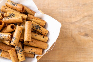 Taylandlı çıtır Hindistan cevizi roll - Tay tatlı snack