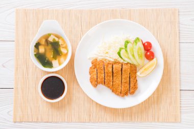 Japon kızartılmış domuz pirzolası (tonkatsu seti) - Japon yemek tarzı