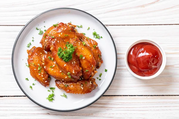 Alitas Pollo Horno Barbacoa Con Sésamo Blanco —  Fotos de Stock