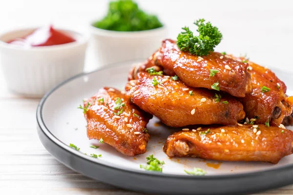 Alitas Pollo Horno Barbacoa Con Sésamo Blanco — Foto de Stock