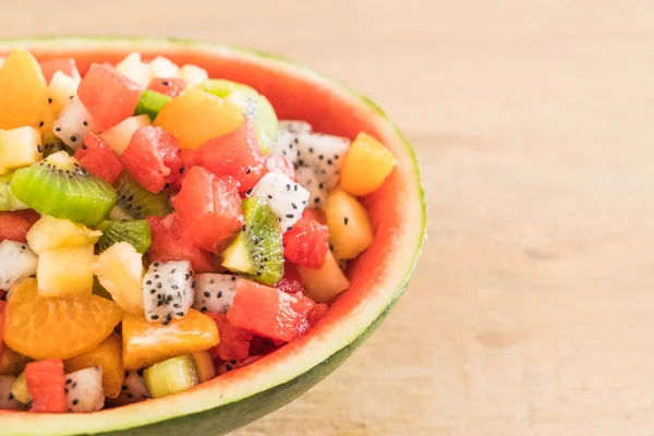 dilimlenmiş meyve (portakal, dragon meyve, karpuz, ananas, kivi mix)