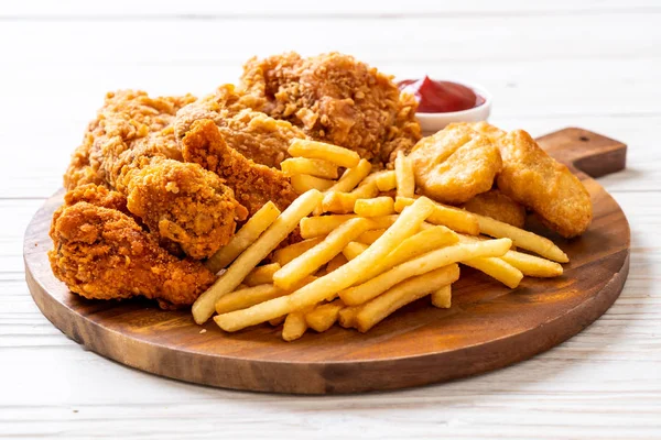 Sült Csirke Sült Krumplival Nuggets Liszttel Junk Food Egészségtelen Ételek — Stock Fotó
