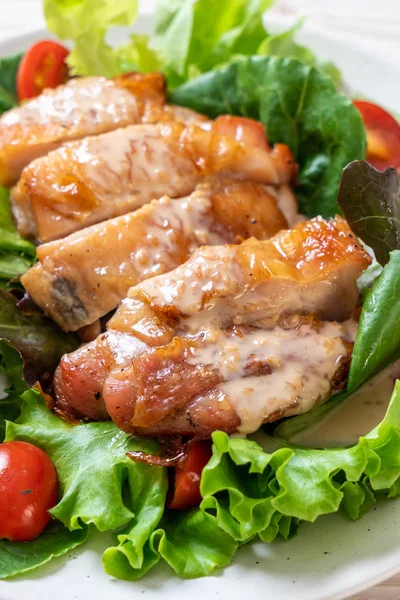 Frango Grelhado Com Salada Vegetal Estilo Comida Saudável — Fotografia de Stock