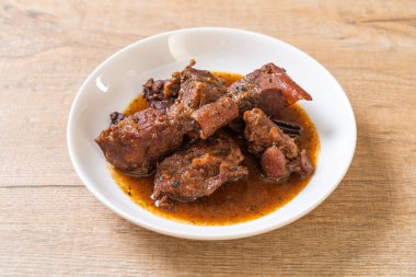 herb - Phuket Tayland geleneksel gıda tarzı ile domuz eti güveç