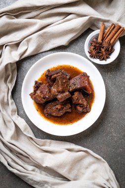 herb - Phuket Tayland geleneksel gıda tarzı ile domuz eti güveç