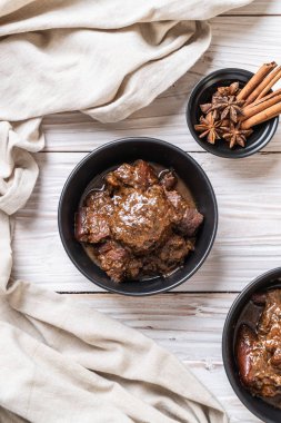 herb - Phuket Tayland geleneksel gıda tarzı ile domuz eti güveç