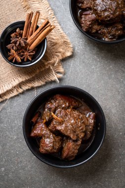 herb - Phuket Tayland geleneksel gıda tarzı ile domuz eti güveç