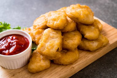 Soslu tavuk nugget, sağlıksız yemek.