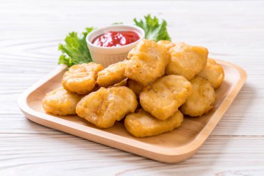 Soslu tavuk nugget, sağlıksız yemek.