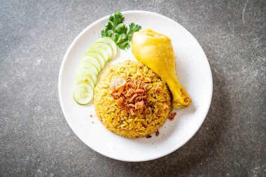 Tavuk - Müslüman gıda tarzı ile Müslüman sarı pirinç