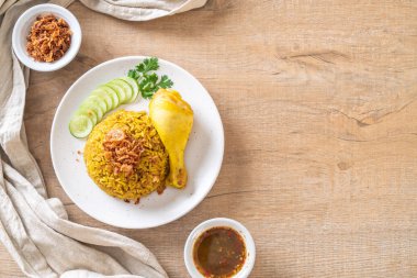 Tavuk - Müslüman gıda tarzı ile Müslüman sarı pirinç