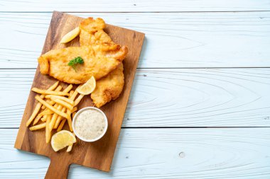 Balık ve patates kızartması. Sağlıksız yiyecekler.