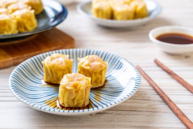 Karides Çince buğulanmış Dumpling sos ile