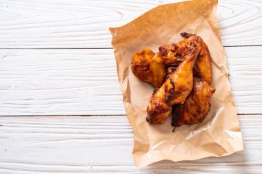 Masada ızgara ve ızgara tavuk.