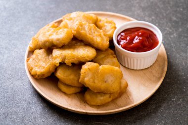 Soslu tavuk nugget, sağlıksız yemek.