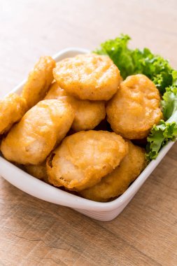 Soslu tavuk nugget, sağlıksız yemek.