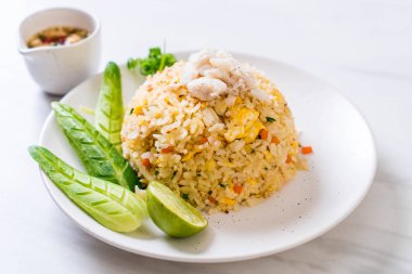 Sebzeli kızarmış pirinç.