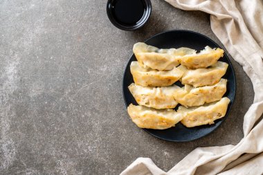 Japon gyoza 'sı ya da soya soslu hamur tatlısı.