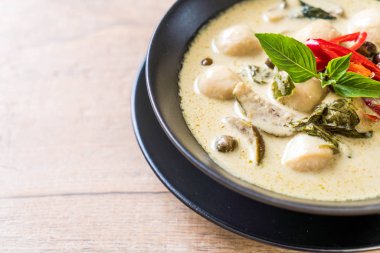 Balık top - Tay gıda ile yeşil köri