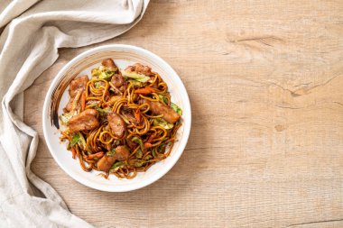 tavada kızartılmış yakisoba noodle pork - Asya gıda tarzı ile