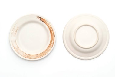 boş levha ve beyaz arka plan üzerinde izole kase