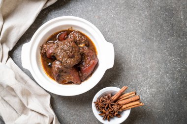 herb - Phuket Tayland geleneksel gıda tarzı ile domuz eti güveç