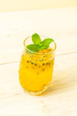 taze ve buzlu meyve suyu - sağlıklı içecek