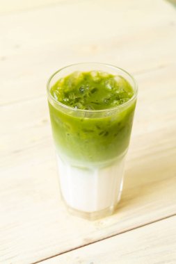 Buzlu kibrit yeşil sütlü latte.
